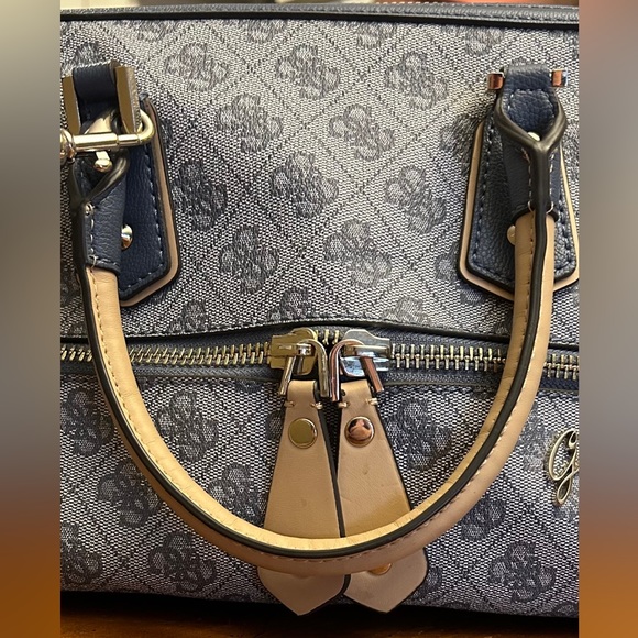 Guess handbag with crossbody strap - Picture 4 of 4